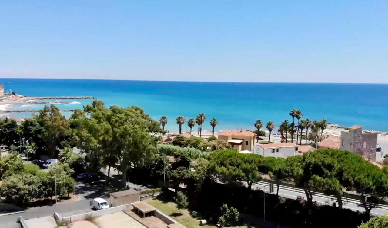 Casa Vacanze Nel Giardino Di Renzo Imperia Exterior foto