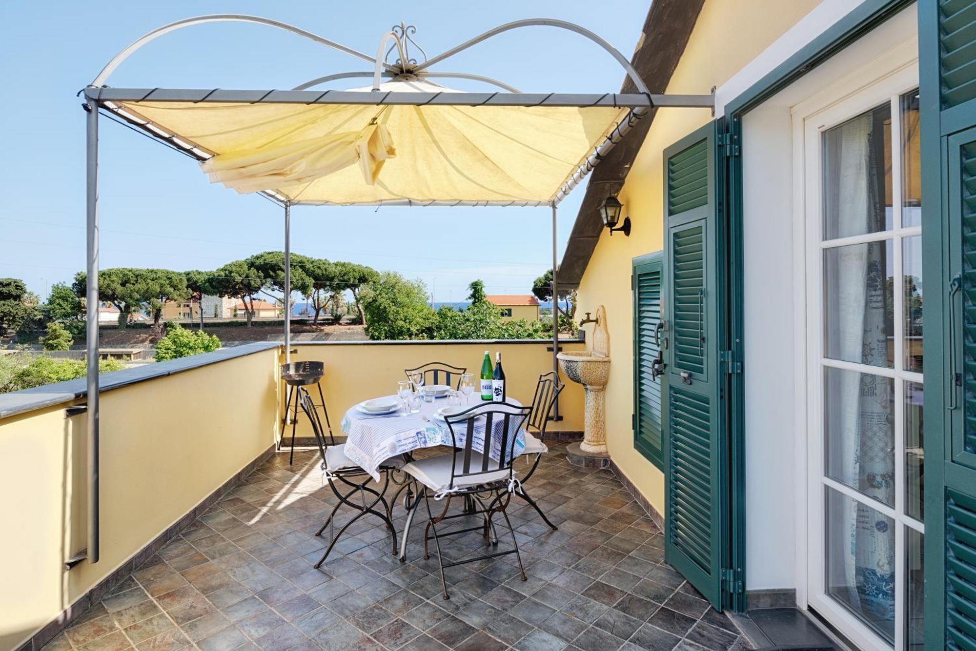 Casa Vacanze Nel Giardino Di Renzo Imperia Exterior foto