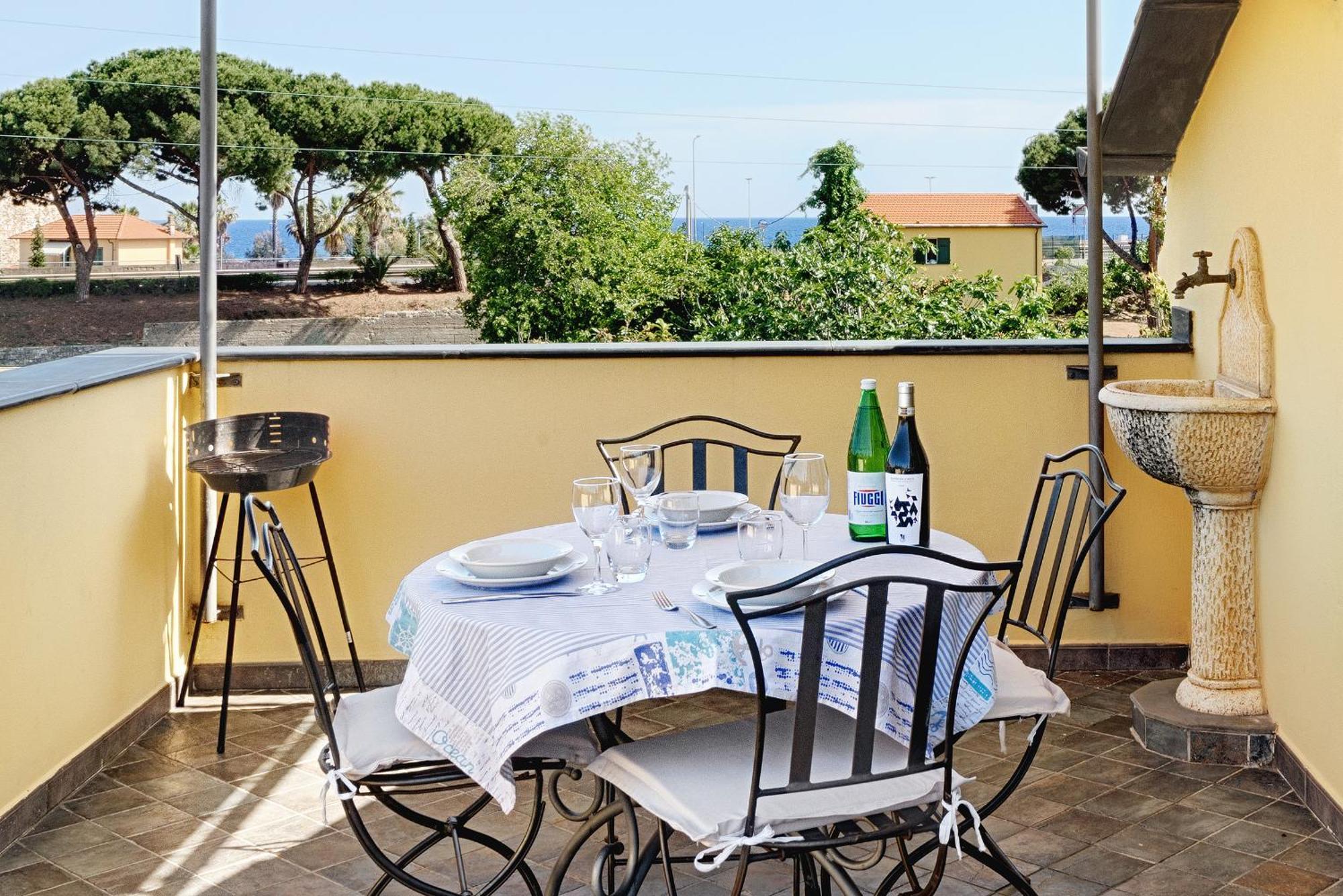 Casa Vacanze Nel Giardino Di Renzo Imperia Exterior foto